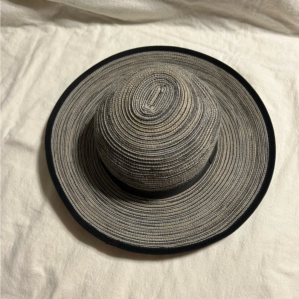 Elegant‎ Black and Tan Women's Sun Hat